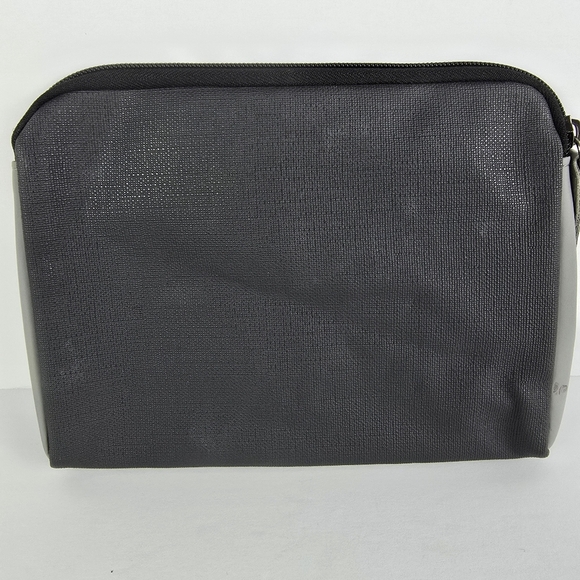 Tumi Delta Airlines Amenity Kit Gray And Black Slim Zipper Mesh Inside - Picture 2 of 6